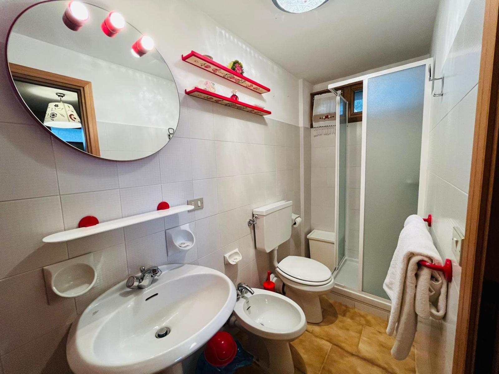 San Luigi - Rooms & Apartments Камподолчино Стая снимка