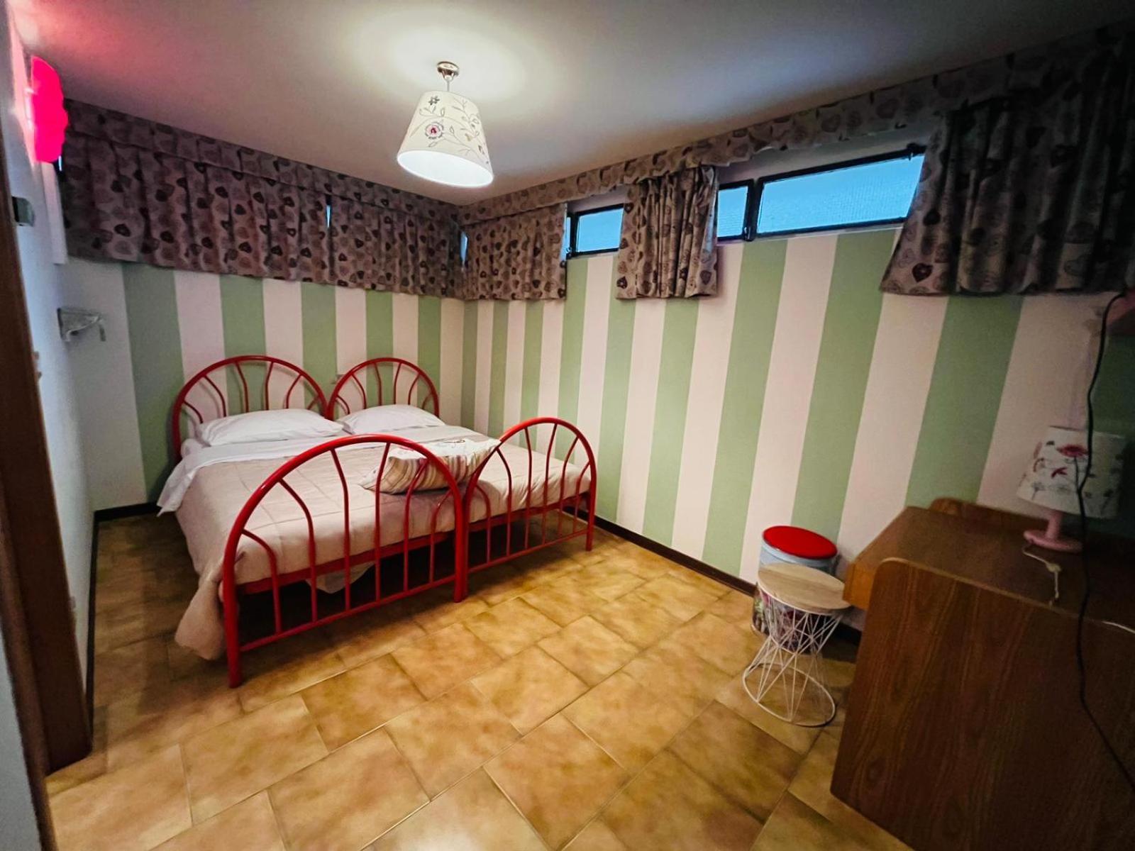 San Luigi - Rooms & Apartments Камподолчино Стая снимка